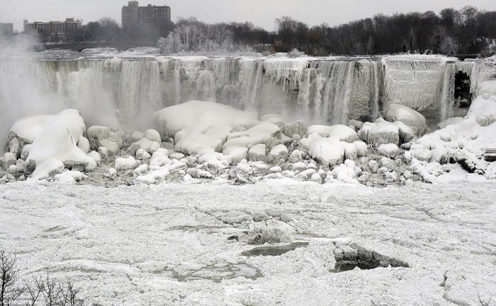 Ниагарский водопад замерз