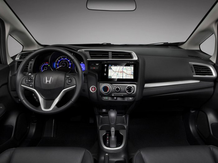 Новая Honda Fit стала меньше, но просторнее