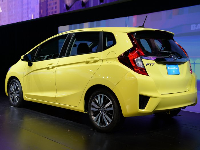 Новая Honda Fit стала меньше, но просторнее