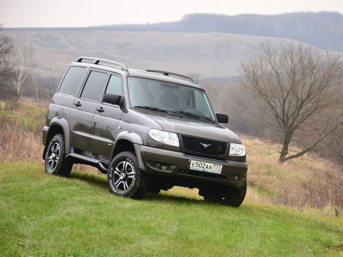UAZ Patriot получит новое "лицо" и камеру заднего вида