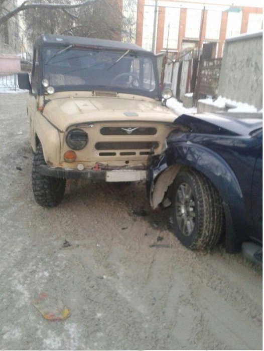 Nissan Pathfinder против УАЗа