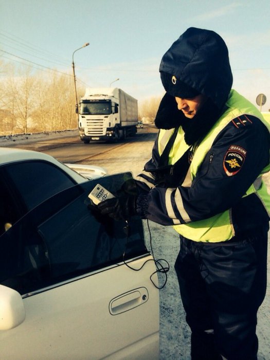 Красноярских нарушителей правил тонировки начали ловить в морозы