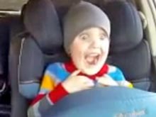 Папа-гонщик показал что такое дрифт