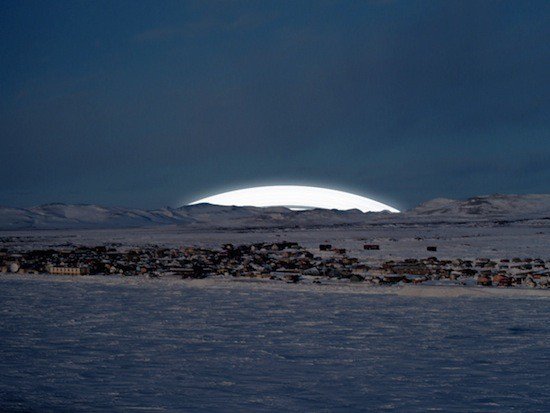Как выглядела бы Земля, будь у неё такие же кольца, как у Сатурна