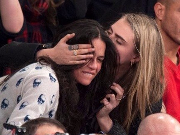 Актриса Мишель Родригес призналась, что встречается с моделью Карой Делевинь