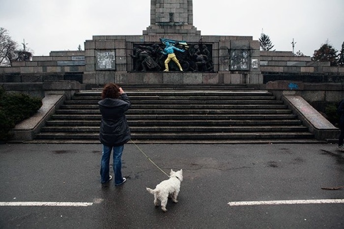 В Болгарии раскрасили памятник советским солдатам