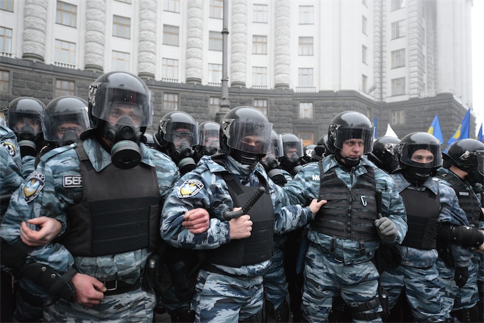 Глава МВД Украины расформировал "Беркут" Глава МВД Украины расформировал "Беркут"