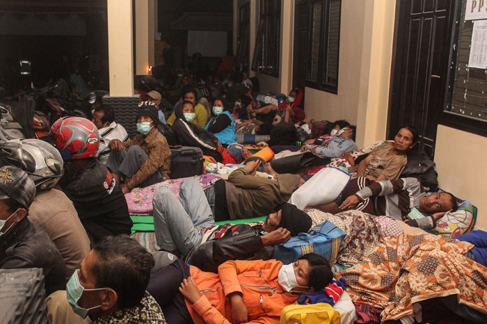 Извержения вулкана Келуд в Индонезии