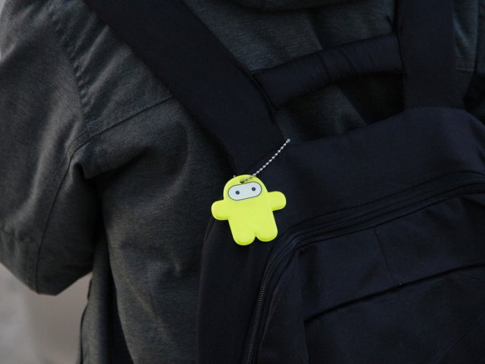 Пешеходов заставят носить светоотражающие элементы по ночам