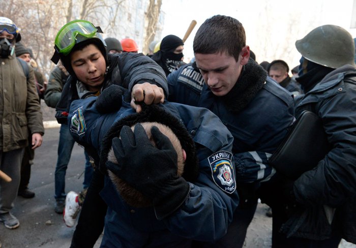Беспорядки в Киеве возобновились (35 фото)