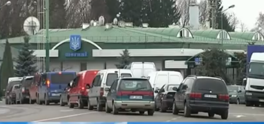 Украинцы "массово" бегут в Россию