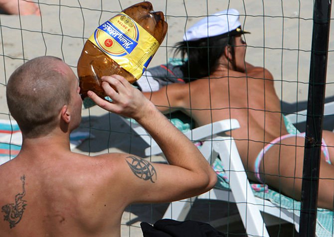 В России могут запретить продавать алкоголь в пластиковых бутылках