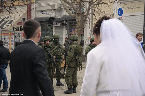 Леденящие душу кадры зверств русских оккупантов на территории Украины (слабонервным не смотреть)