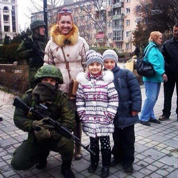 Леденящие душу кадры зверств русских оккупантов на территории Украины (слабонервным не смотреть)