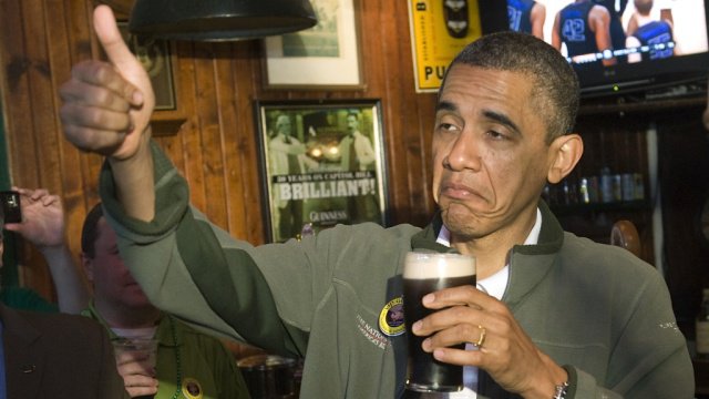 Обама отправляет премьеру Канады два проспоренных ящика медового пива