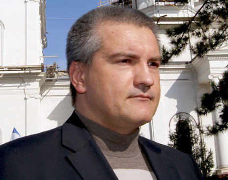 Аксенов предложил крымским татарам места в правительстве Аксенов предложил крымским татарам места в правительстве