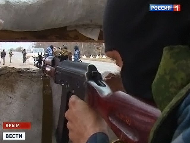 Севастопольцы поймали боевика с пятью бомбами и саблей