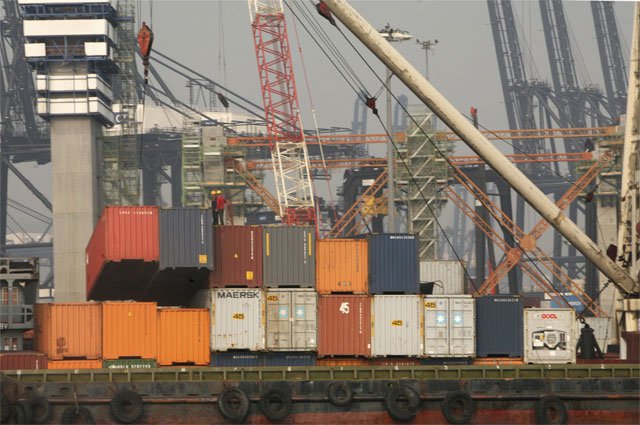 В канадском порту с 15-метровой высоты упал контейнер с ураном В канадском порту с 15-метровой высоты упал контейнер с ураном