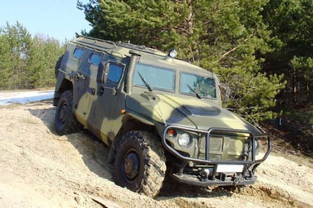 Аксенов: бизнесмены купили самообороне Крыма более 50 "Тигров"