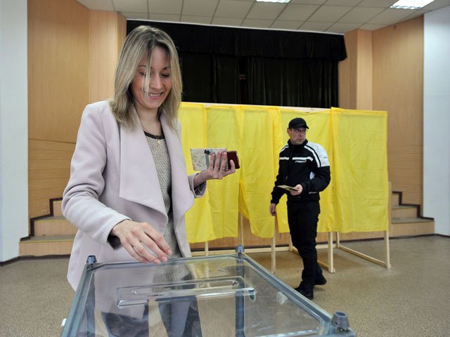 Крым выбирает свою судьбу на референдуме. Явка беспрецедентная