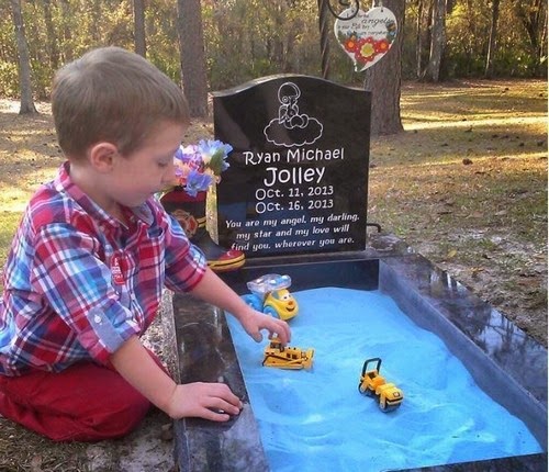 Песочница на могилке