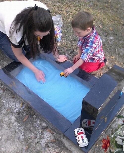 Песочница на могилке