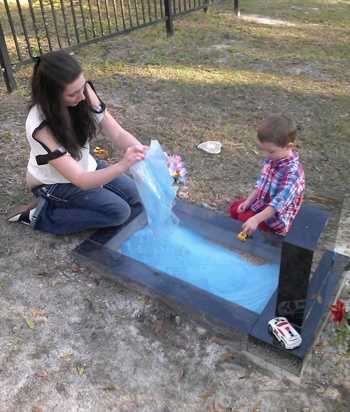 Песочница на могилке