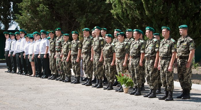 Украинские пограничники покидают Крым