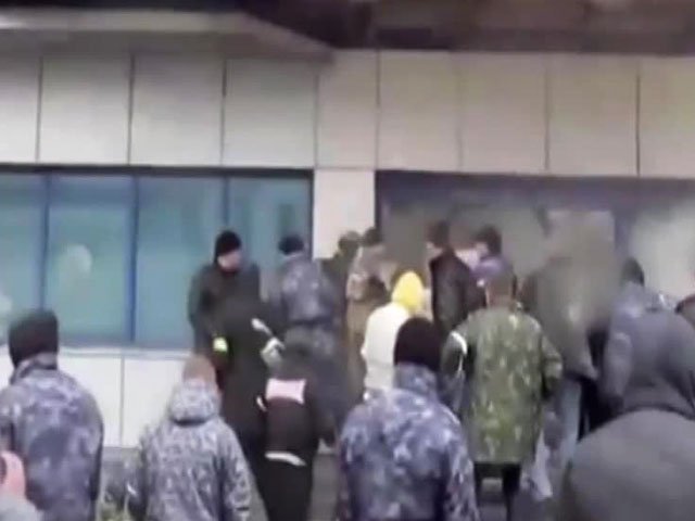 Под Винницей вооруженные люди взяли завод Nemiroff Под Винницей вооруженные люди взяли завод Nemiroff