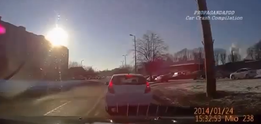 Мама с дочкой в машине