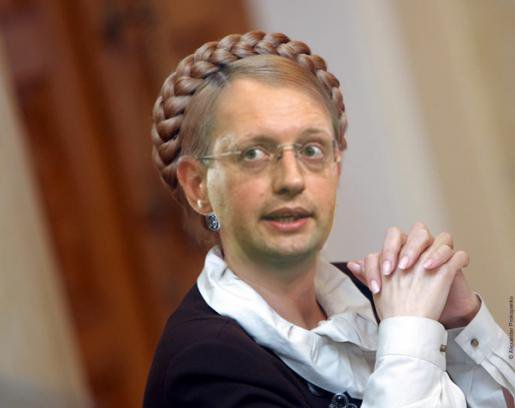 Яценюк: Украина не будет спешить вводить визы с Россией