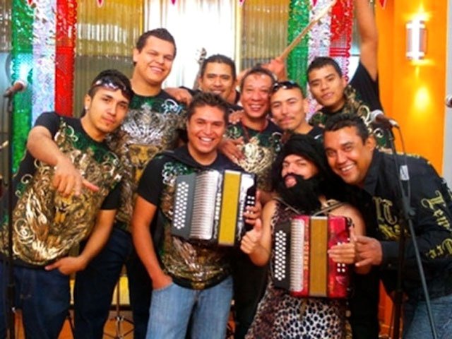 В Мексике наркобароны расстреляли 17 музыкантов В Мексике наркобароны расстреляли 17 музыкантов