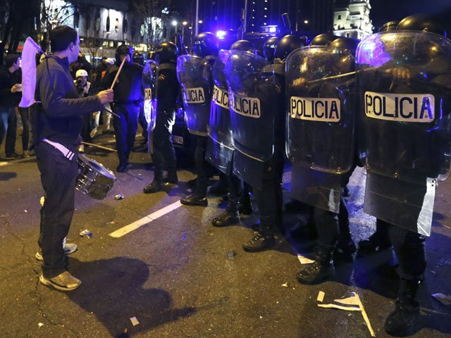 Жестокие массовые столкновения в Мадриде: пострадали более 85 человек