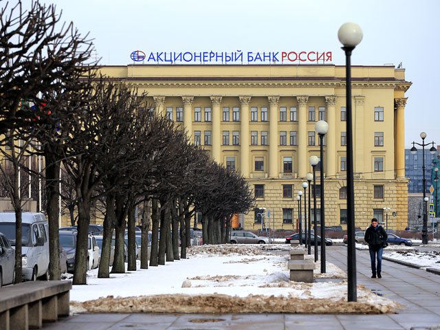 Банк "Россия" отказался от иностранной валюты