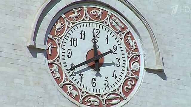 Крым и Севастополь перешли на московское время Крым и Севастополь перешли на московское время