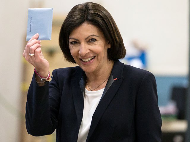 Градоначальником Парижа впервые станет женщина