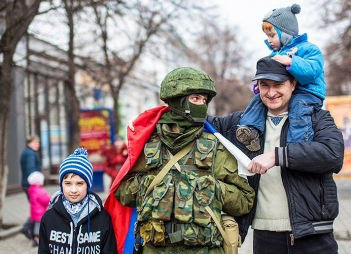 Леденящие душу кадры зверств русских оккупантов на территории Украины (слабонервным не смотреть)