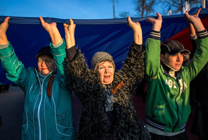 Крым митингует в поддержку России | 19 фото