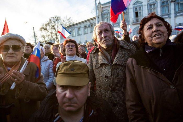 Крым митингует в поддержку России | 19 фото