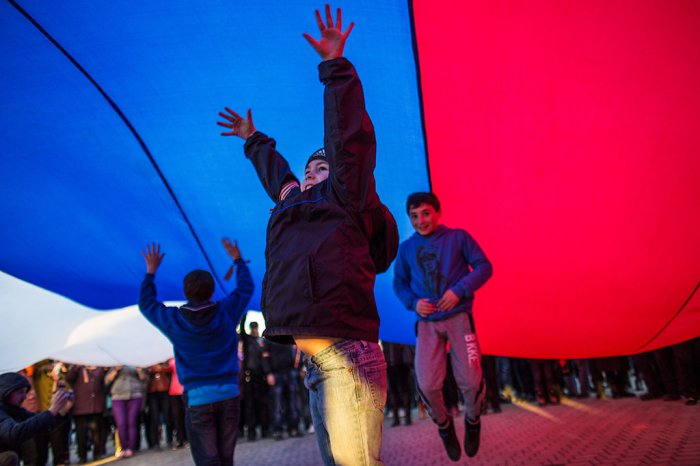 Крым митингует в поддержку России | 19 фото