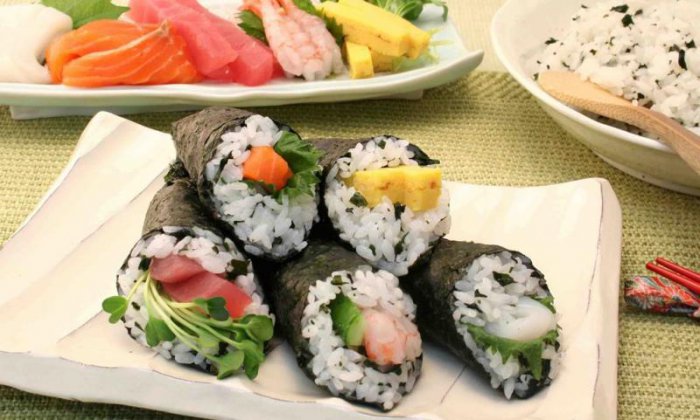 Как готовят суши в Японии