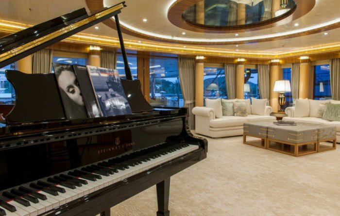 Яхта за 1.3 млн долларов в неделю