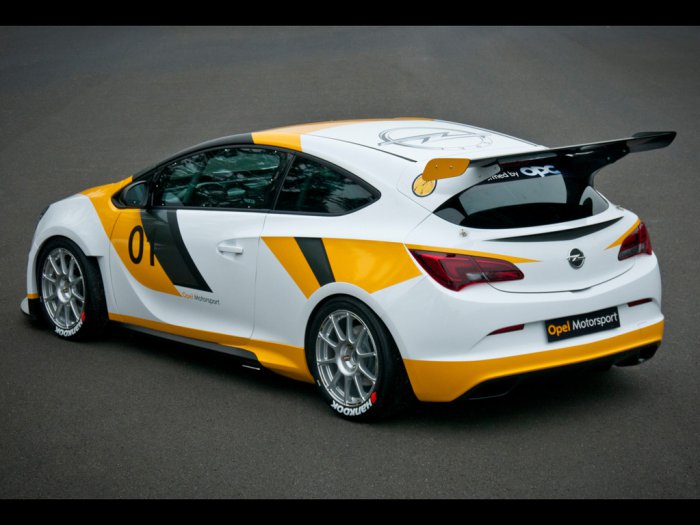 Почти гоночный Opel Astra OPC будет стоить в России 1,4 млн рублей