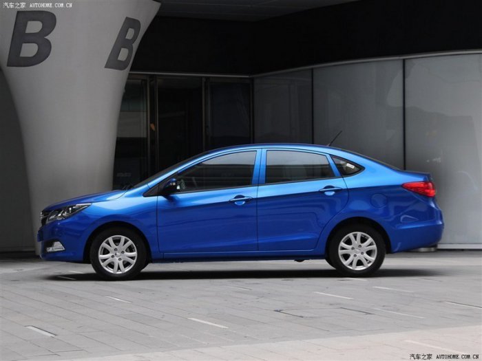 В России появится новый седан за 460 тысяч рублей