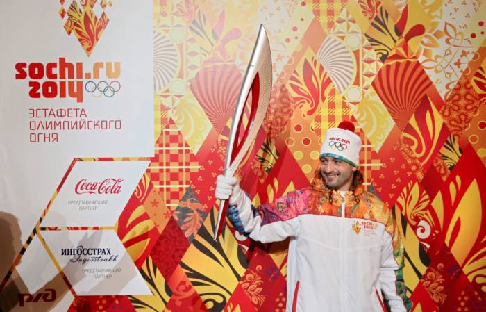 В гаснущих олимпийских факелах обвинили охраников