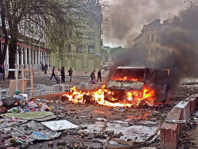 Одесситы окружили здание милиции и требуют наказать виновных