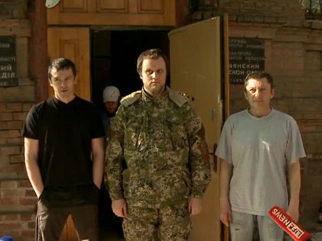 Освобождение народного губернатора Славянск встретил ликованием Освобождение народного губернатора Славянск встретил ликованием