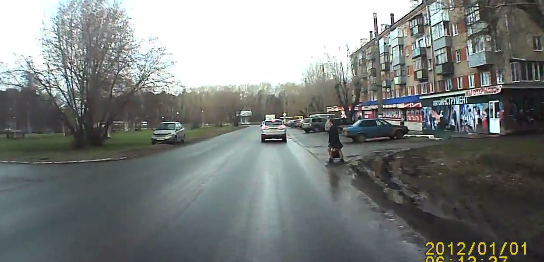 Cбил девочку, переходившую дорогу