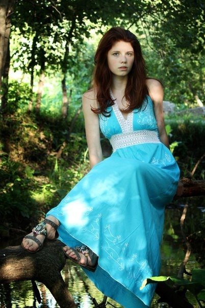 Девушки в платьях (61 фото)