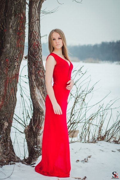 Девушки в платьях (61 фото)